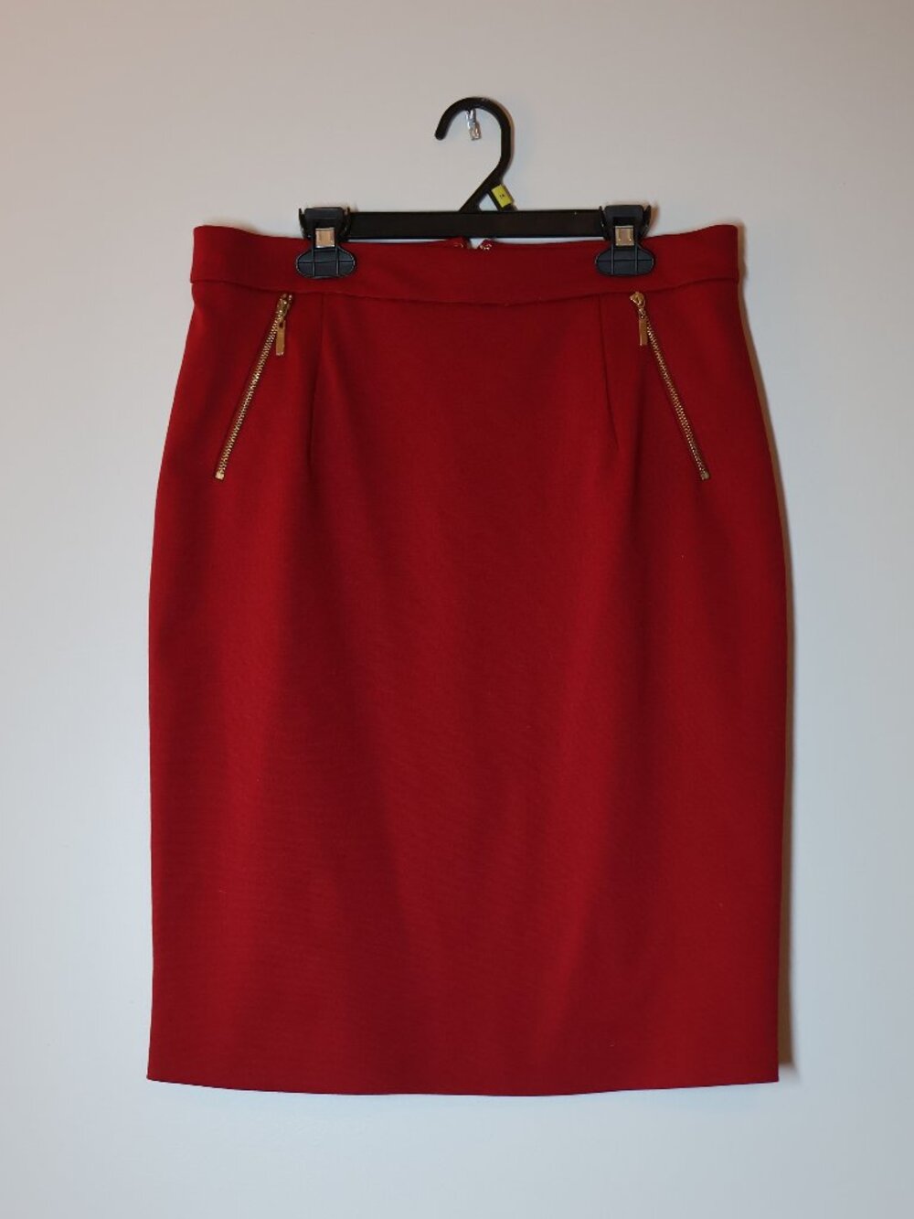 Kasper Size 4 Pencil Skirt With Gold Zippers on Front